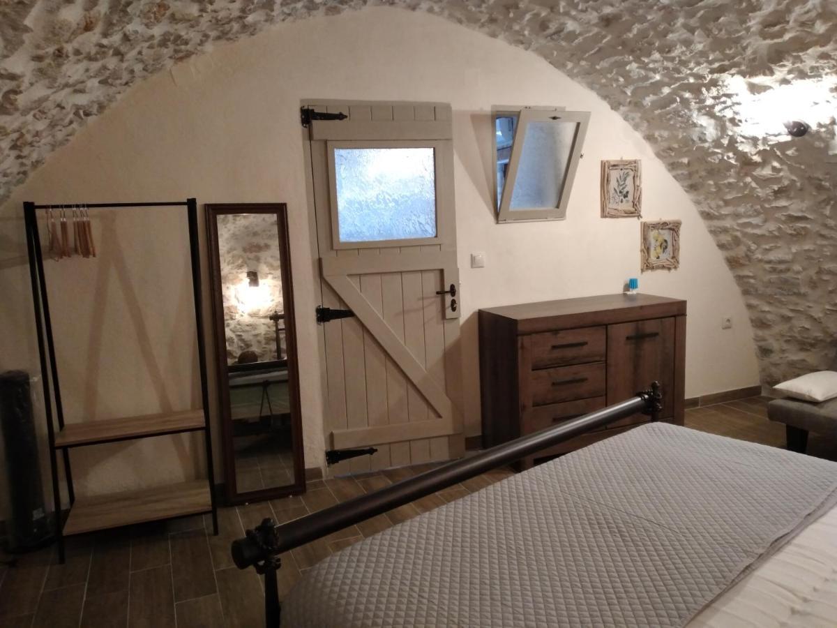 Aspasia House Oítilon Eksteriør bilde